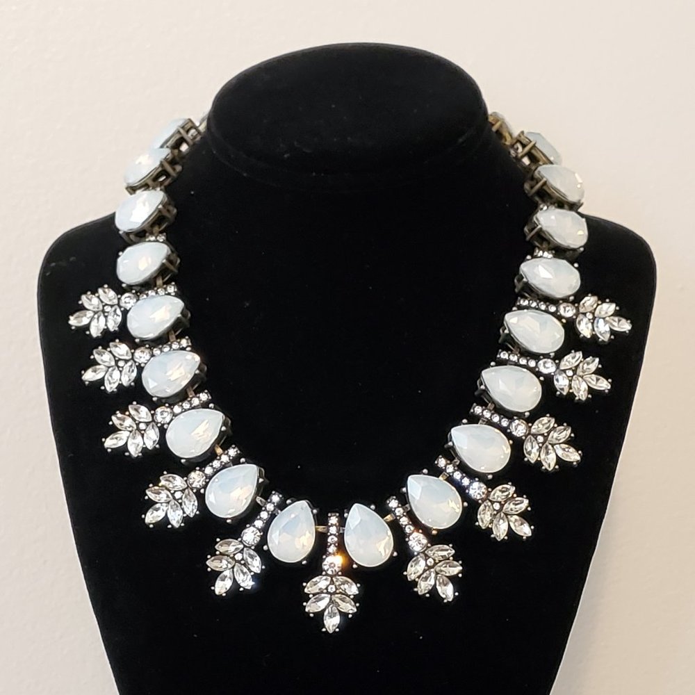 Stunning BaubleBar Faux Opal Wreath Collar Necklace 17"-20"